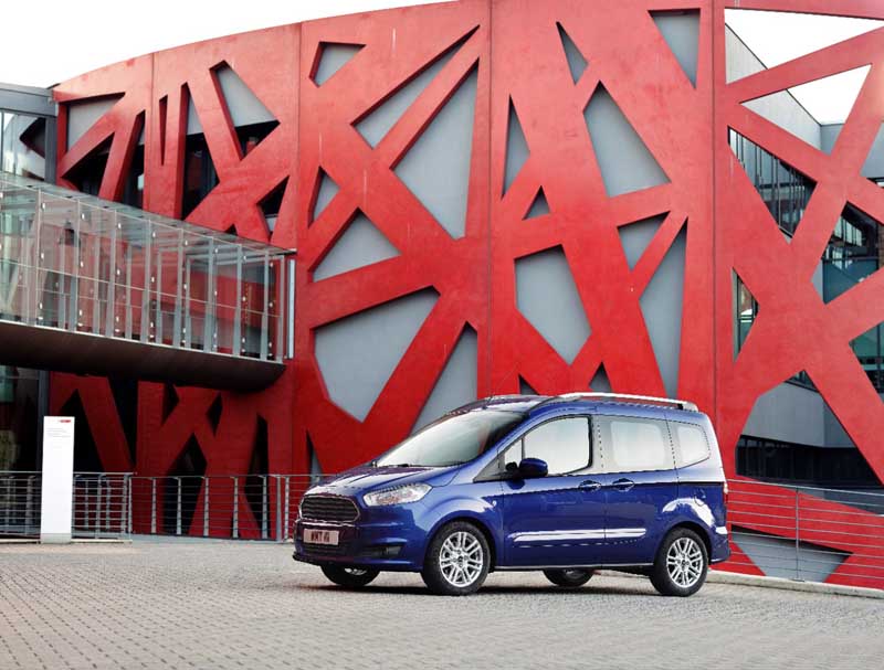 Ford Tourneo Courier 2014: Συνδετικός κρίκος